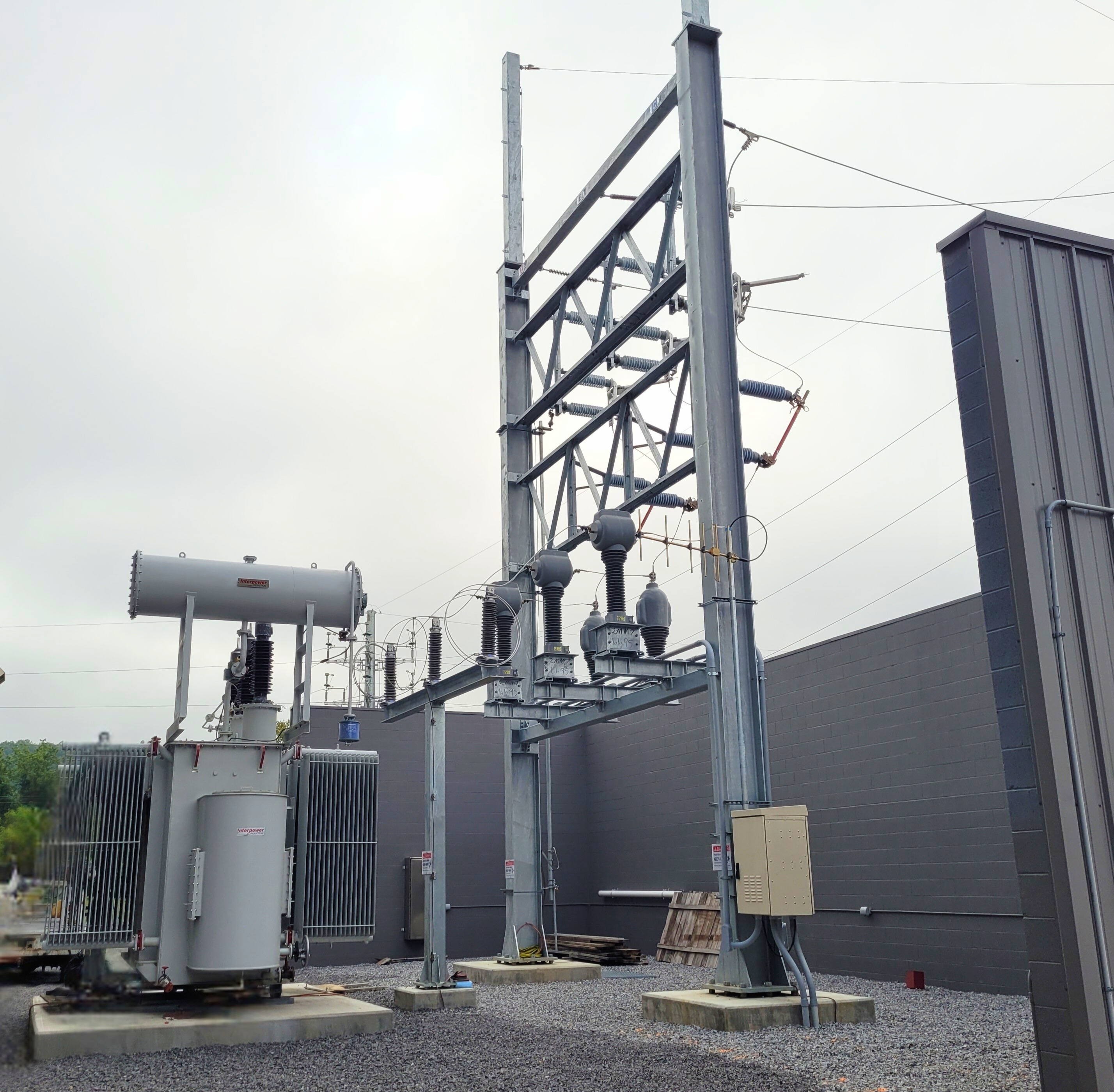 Liquid‑filled transformer installation